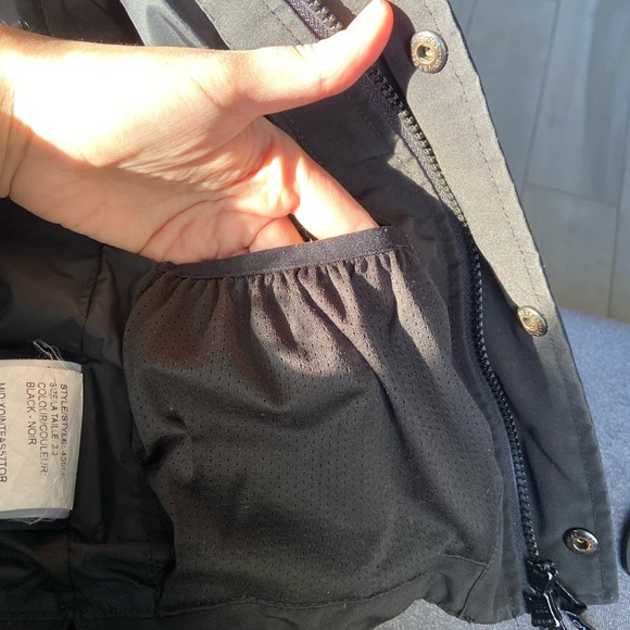 CANADA GOOSE WITH REAL FOX FUR - Picture 7 of 10